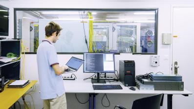 Lehrstelle Informatikerin oder Informatiker EFZ